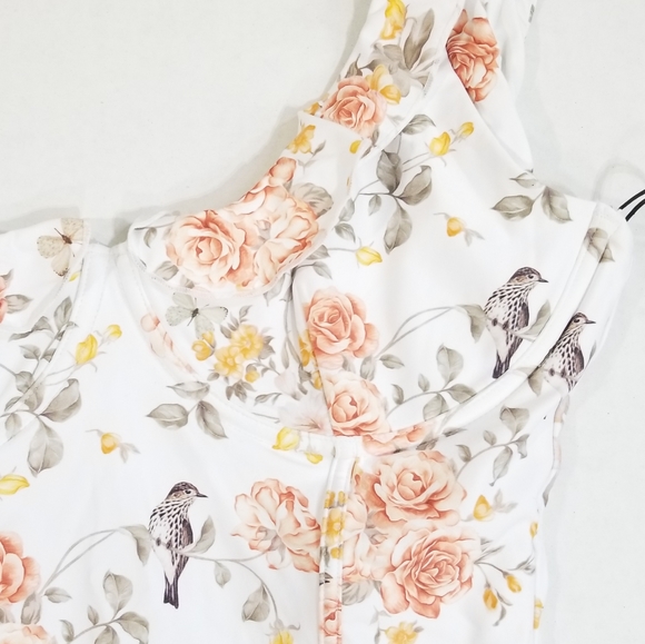 WeWoreWhat Ruffle Floral One Piece Swimsuit in White Womens Size S - Picture 7 of 11